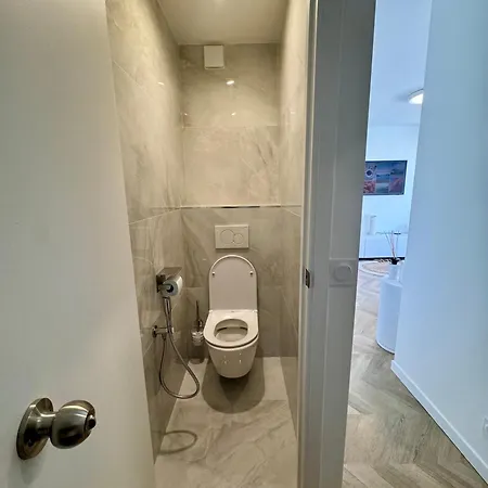 2p Moderne Et Epure Pres De La Et De La Celebre Promenades Des - Vivez Le Reve Mediterraneen Appartement *